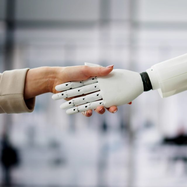 Člověk a robot | foto: Shutterstock